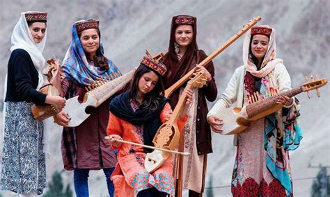  Classical Music of Pakistan: A Journey through Tradition and Innovation – Un Sinfonico Ritratto di Cultura e Artigianato Sonoro